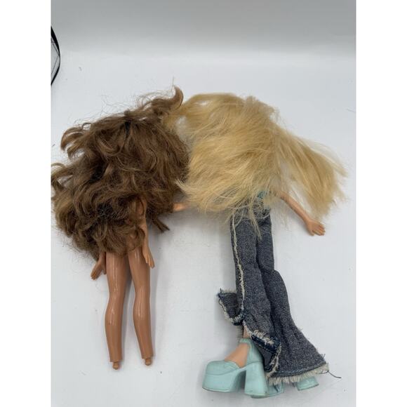 Lot of 2 Bratz Dolls – Cloe & Yasmin? Mixed Outfit Nude & Dressed MGA 2000s - Picture 6 of 6